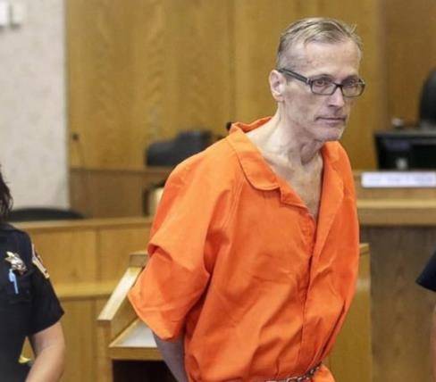 审判过程中,马丁唯一儿子大银没有出庭作证,可是2010年1月,达因就在