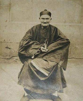 李庆远,又名李青云,康熙十六年(1677年)生,死于民国二十二年(1933年)