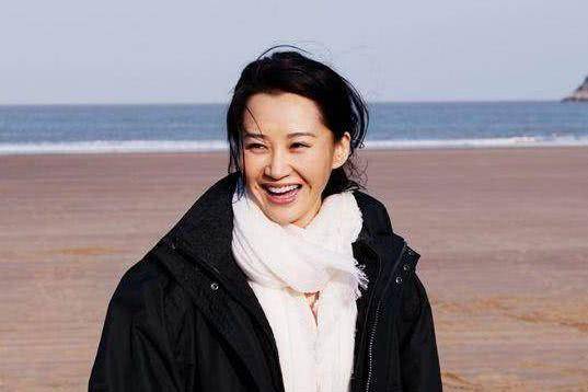 原创同样50多岁陈红老了江珊老了唯独她把51岁活成了18岁