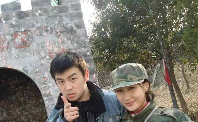 董宇辉对话雷佳音两人罕见谈各自初恋往事分享成长的背后故事