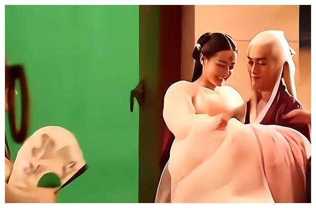 公主抱显得很生硬,没有全身抱住的镜头,还被曝光出林更新抱不住赵丽颖