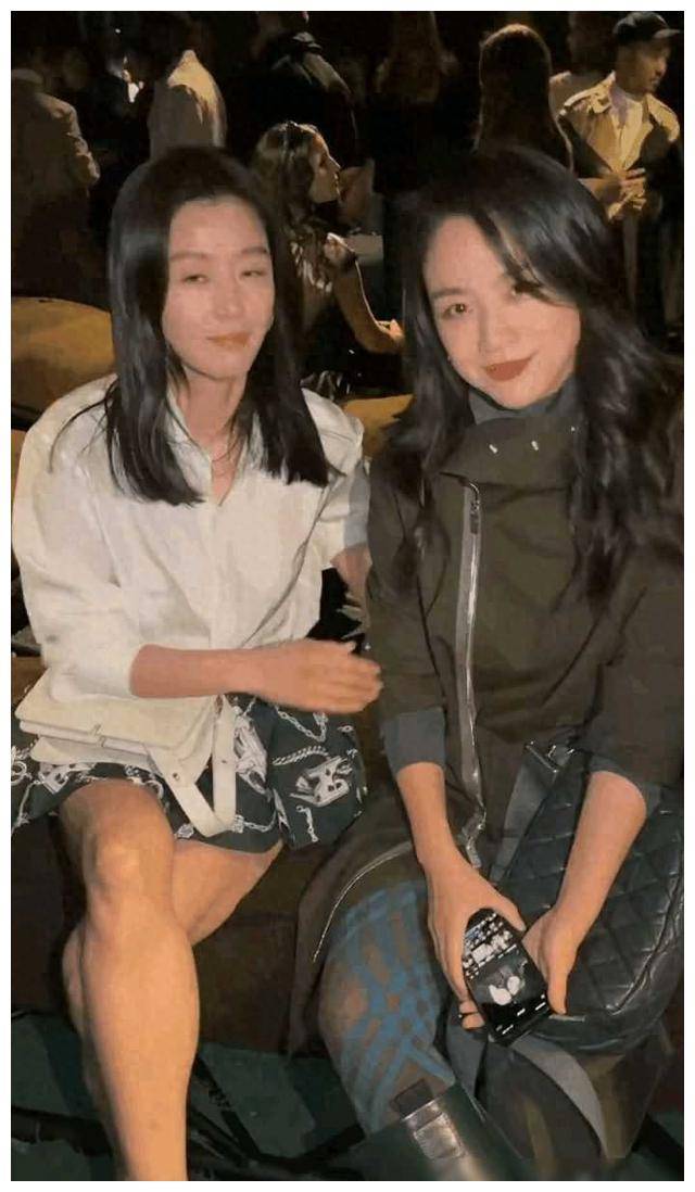 42岁孙艺珍罕见现身,穿着性感,体态优雅_首尔_女神_光芒