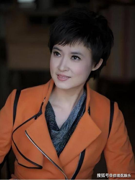 主持人桑晨:爷爷是知名导演桑夫,21岁进央视,工作30年零失误_李红