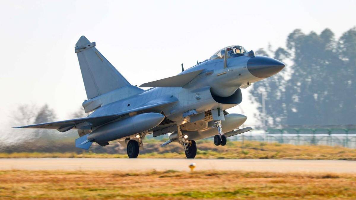 量产8年规模超200架的歼20要迎来搭载涡扇15的歼20b了