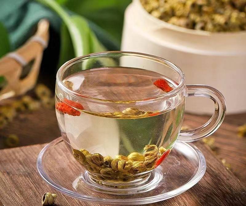 石斛茶不仅具有滋补养生的效果,还能清热解渴,给予人体一种清新的感受