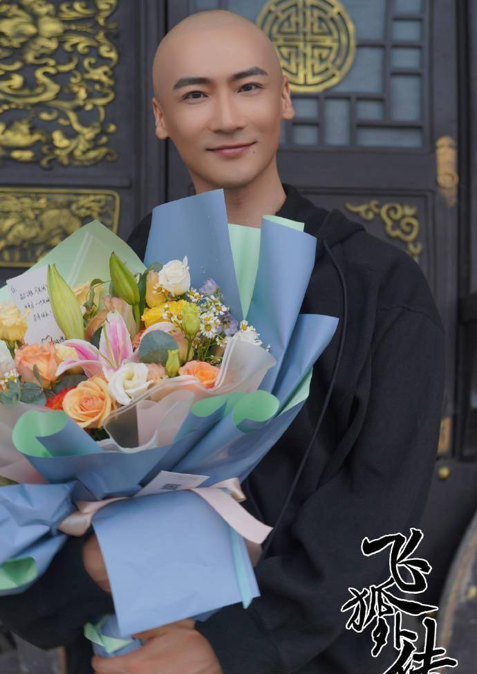 主人公胡斐为父报仇而踏入江湖,从有勇无谋的莽撞少年,成长为南挡陨