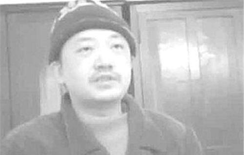 1983年,一个名叫许反帝的17岁少年,偷偷砸碎玻璃潜入了湖南省博物馆