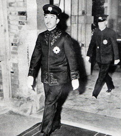 原创裕仁天皇最大的战争犯却躲过审判87岁高龄去世葬礼堪比皇帝