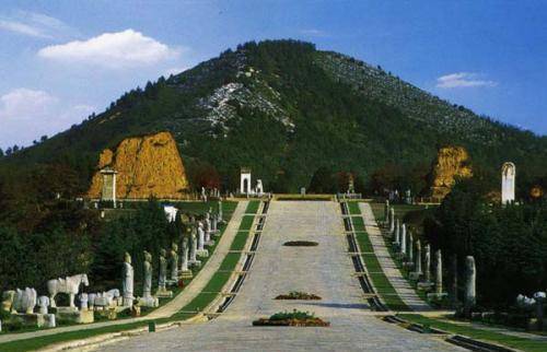 原创八百秦川十万古墓为何古人喜欢葬在秦岭那可是龙脉所在