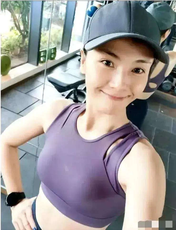 刘涛健身美照,散步迷人魅力_照片_马甲_生活