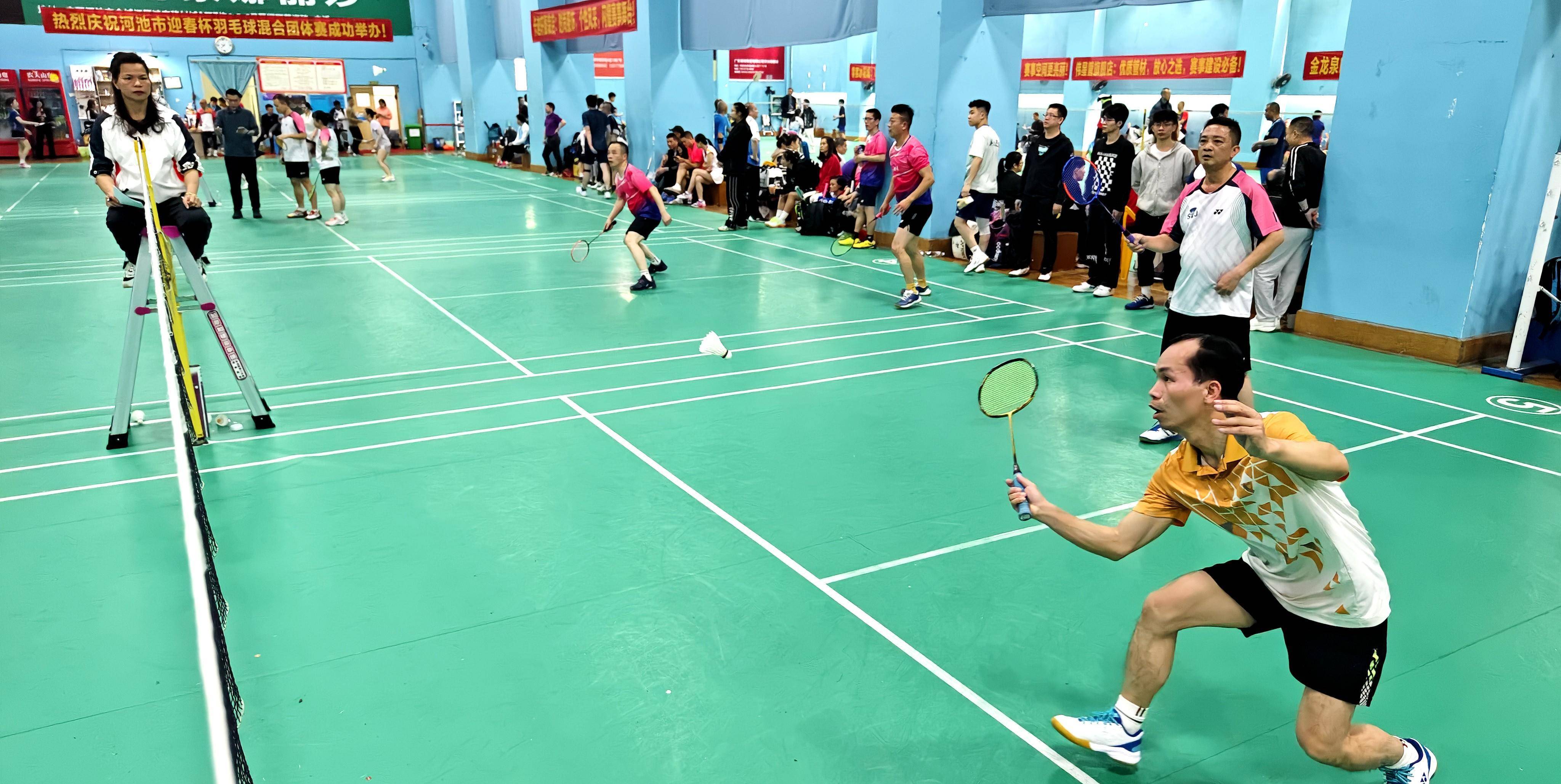 广西河池:"迎春杯"羽毛球混合团体赛开赛_运动_比赛_年龄