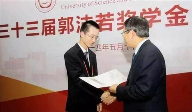 集齐本校最好的老师,专门腾出一间校长办公室来当他们的教室,方便情景