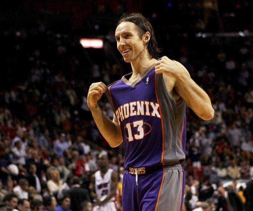 纳什在1996年被独行侠队选中,开始了他的nba生涯.