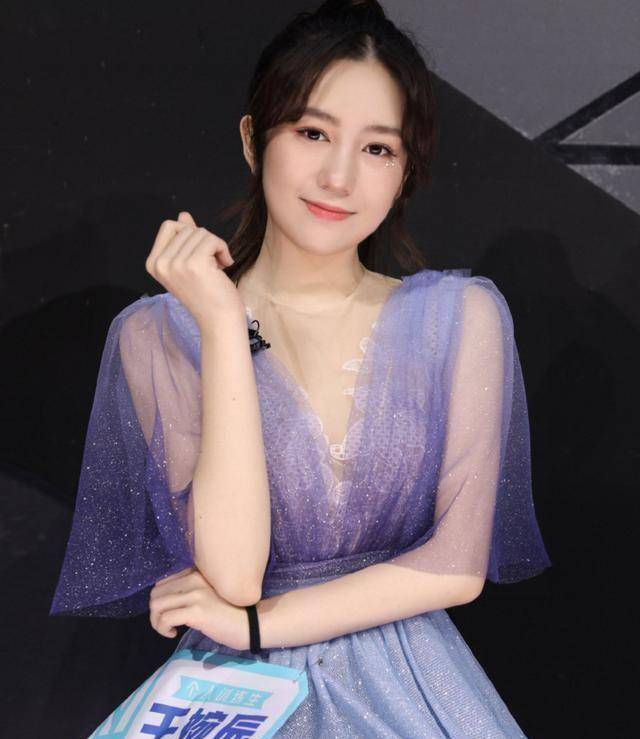筷子兄弟王太利的女儿王婉辰也参加了这季节目,但她的初评级舞台很