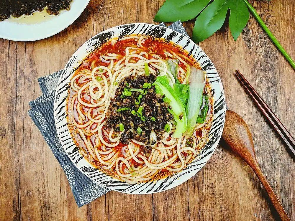 天府老街:四川省十大美食(一)_担担面_食物_扁担