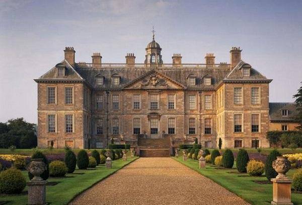 当天晚上,快到午夜时分,英国兰卡郡布莱克本的王后公园医院陷入一片