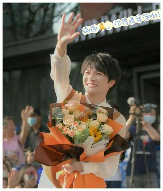 原创新媒体揭秘清流周深才华与谦逊的非凡魅力娱乐圈新宠