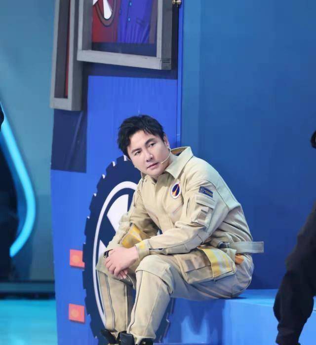 嘉宾成为陪衬王牌对王牌7,官宣开播的时候,就有白敬亭,然而,第二期