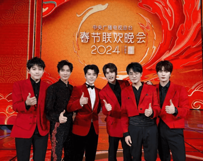 再加上和女友关系密切,也让很多人羡慕不已.