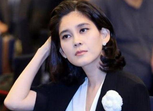 韩国三星小公主李尹馨爱上穷小子的事情,很快就被李尹馨的父亲李健熙