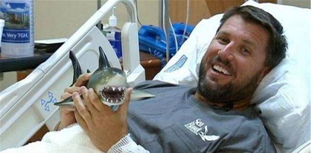 英国男子10年内被雷劈中3次,全身瘫痪,死后连墓碑都没放过_福特_萨摩