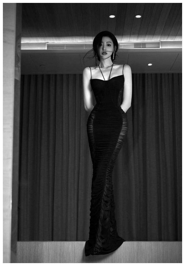 原创张天爱再度亮相散发魅力蜜桃臀水蛇腰诱惑十足