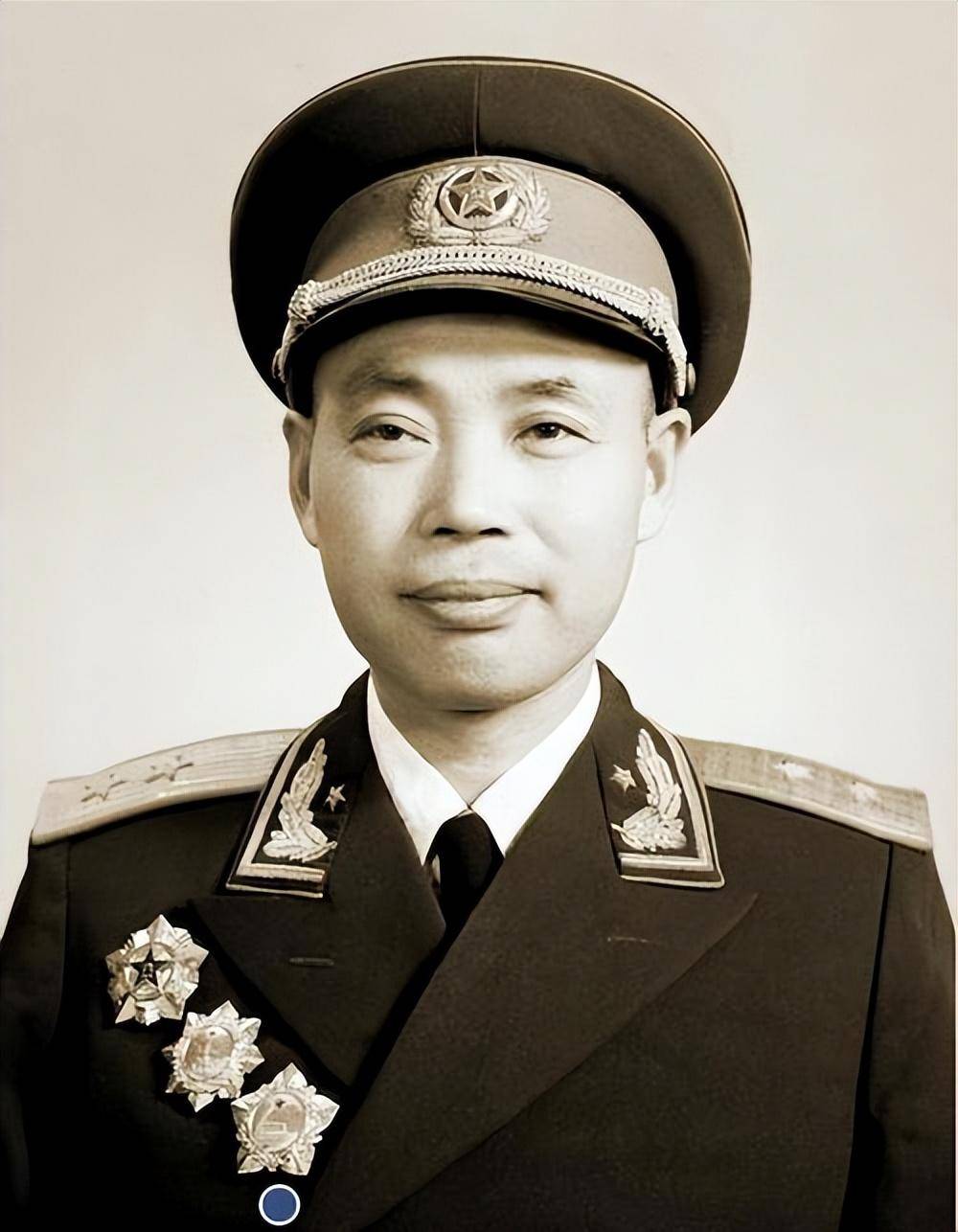 二野军政委回乡,得知发妻被族长卖掉,后找到买主给了他100大洋_鲍先志