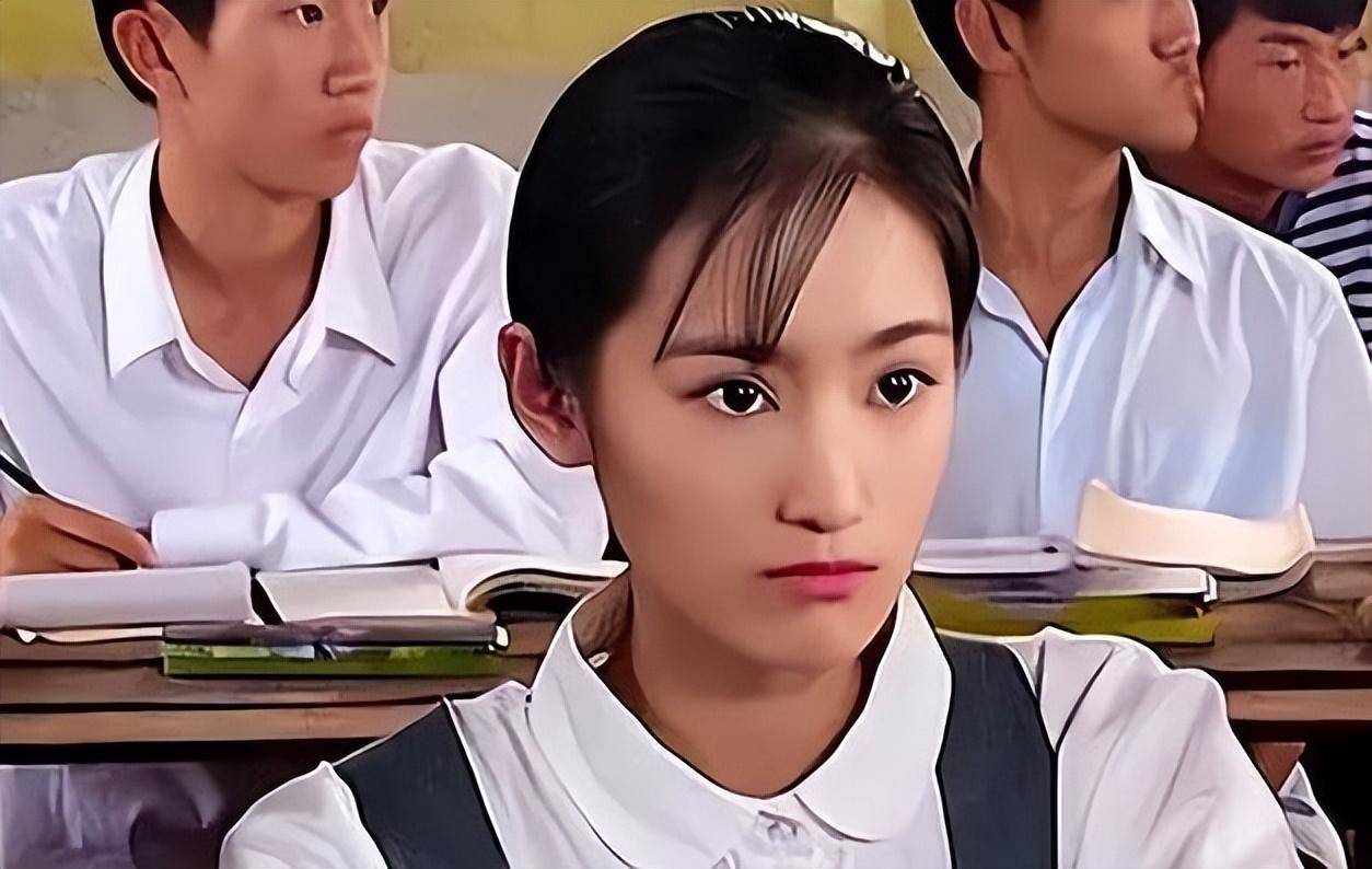 13岁就考上了上戏因整容陷入舆论风波黄诗佳诠释了整容的可怕