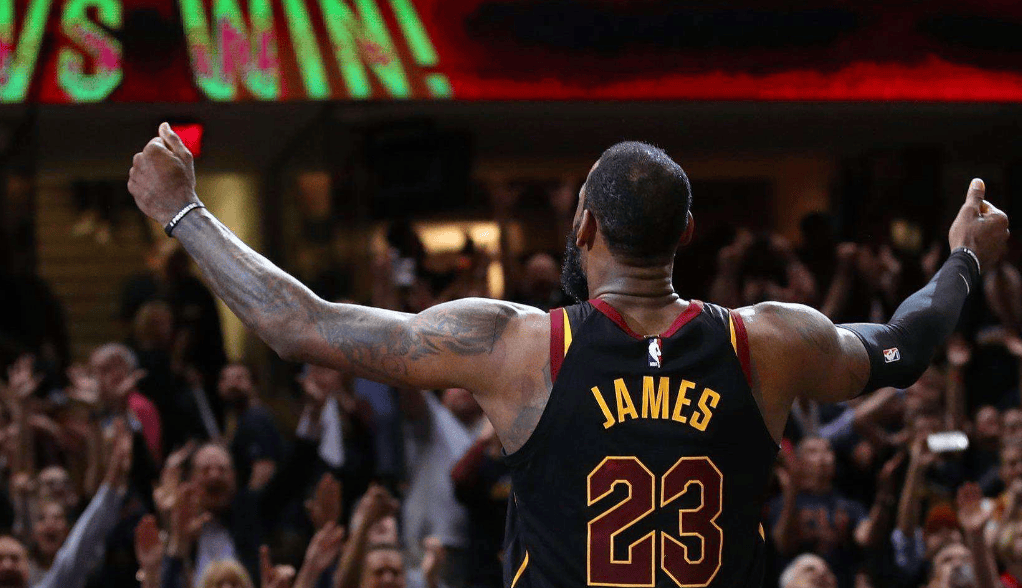 nba仅4人做到,詹姆斯场均三双_魔术师_乔丹_湖人队