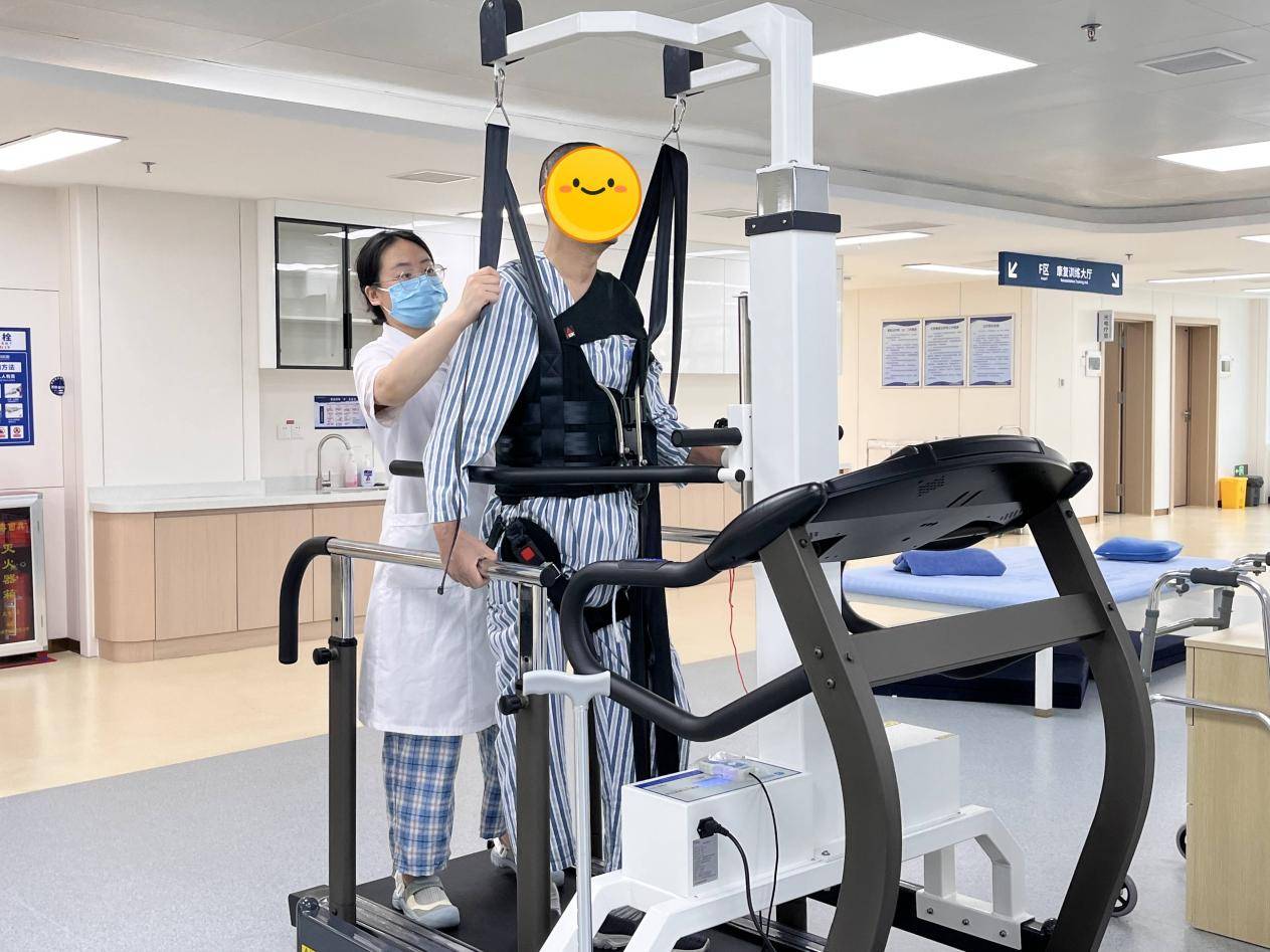 深圳蓝生脑科医院康复医学科:点亮帕金森患者康复之路