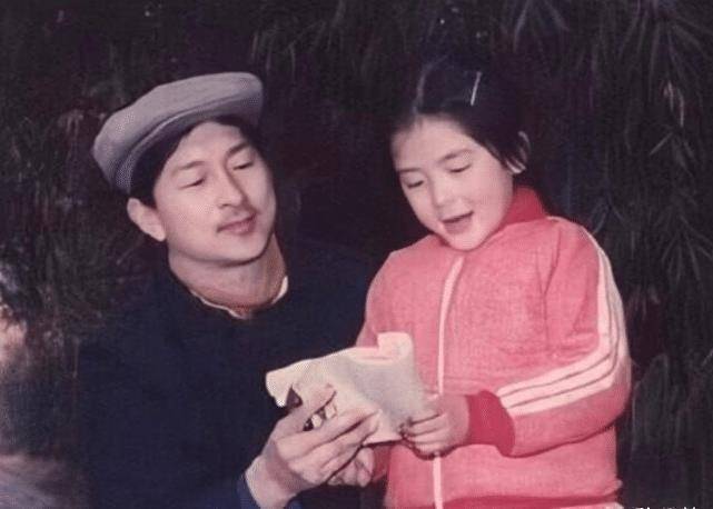 谢娜14岁照片曝光有没有整容一看便知原来小时候的她这么美