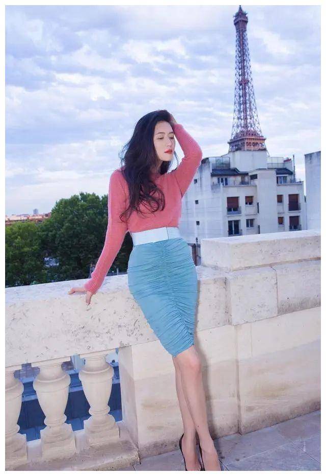 她21岁出道31岁嫁豪门39岁继承百亿遗产如今44岁美若少女