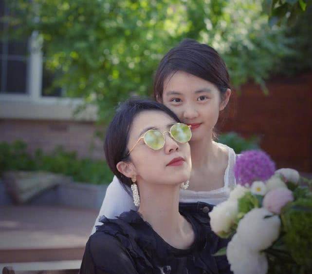 孙莉母亲节收多多手工玻璃罐罐内用100张纸条抒写她爱妈妈的理由