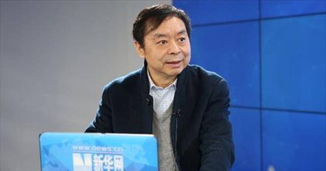 村民凑70块供他创业,赚百亿后开直升机回村,给村民发千万红包_郑大