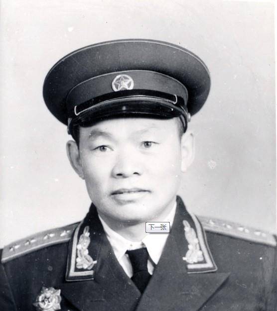 原创陕西军区司令员在饭店吃饭被一群地痞挑衅司令知道我是谁吗