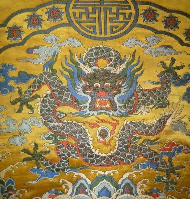 其中华歆还是龙头;荀彧的祖父有八个儿子很牛,当时就号称"荀氏八龙"