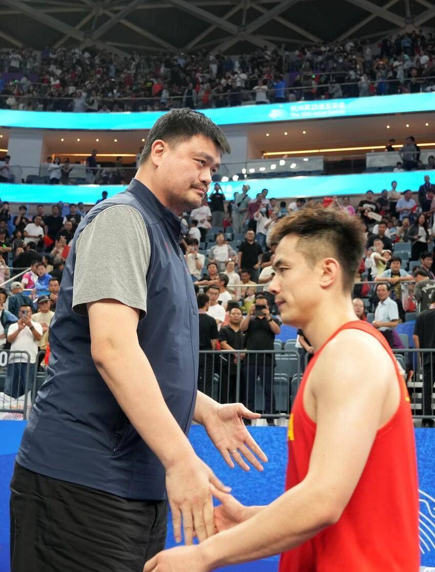 喜上加喜赵继伟带队大胜新疆榜首无可争议常规赛稳妥