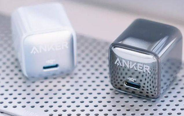 安克nano30w带屏移动电源首发价199元