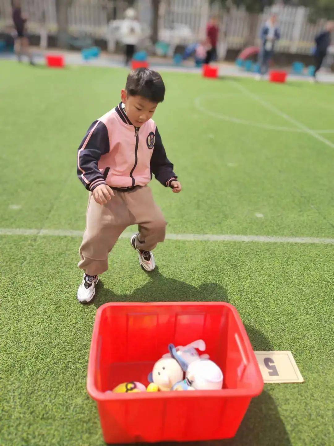 庆安乐儿堡幼儿园大班幼儿趣味运动会