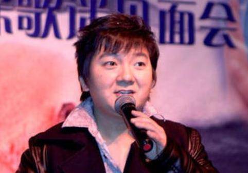 他靠一首歌走红,净赚1.7亿成富豪,今却成至小县城卖唱_杨臣刚_因为_创