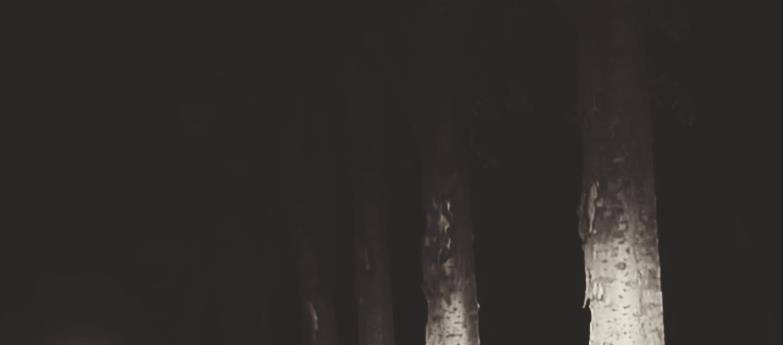 19年男子意外去世,弟弟哭着为他办葬礼,不料警方给弟弟带上手铐_郭旭