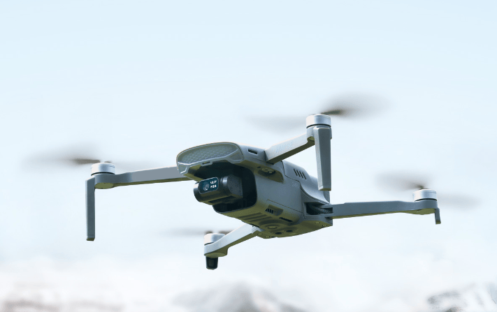 折叠机身设计华科尔mini se无人机是折叠设计,展开的对角线轴距仅为