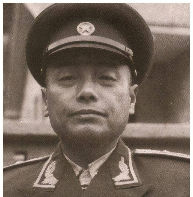 张行忠是安徽省金寨人,1913年出生,当时红军在金寨的影响很大,金寨