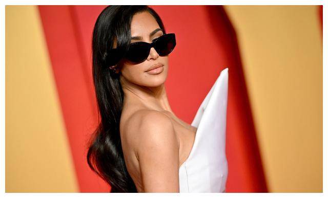 金卡戴珊考虑生育新男友之子回忆珍贵与姑姑相处时光