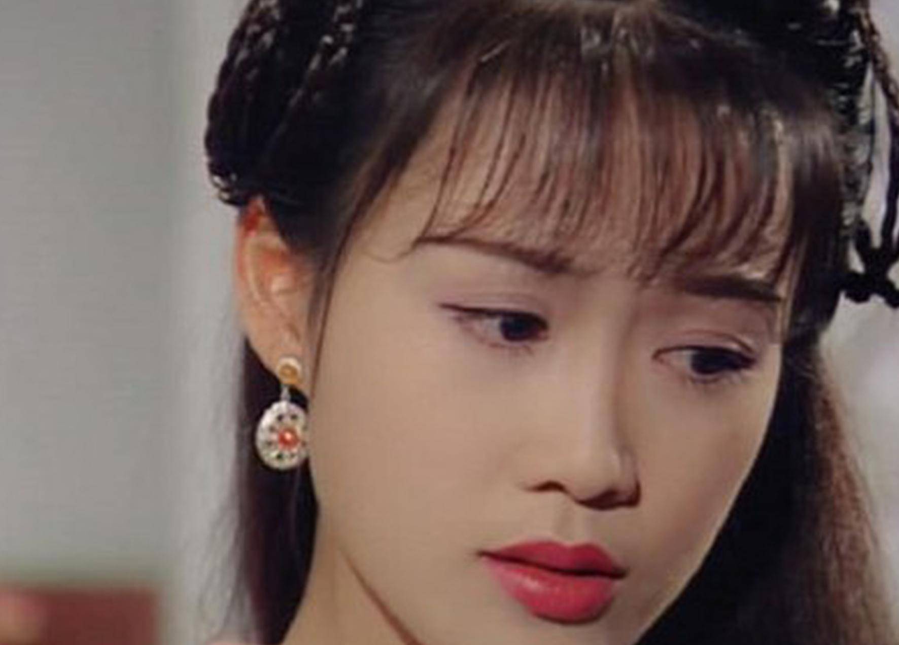 大家都在感叹梁小冰怎么落寞成这个样子了,毕竟在之前与陈小春合作的