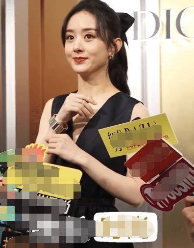 33岁赵丽颖按照这个趋势保持下去,和二十出头的小姑娘站在一起也是