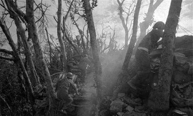 他为救战友而牺牲,遗体被敌军浇筑在水泥中,无法回国_傅平山_烈士