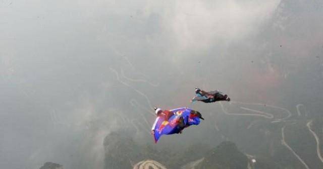 原创2020年大四女生刘安在天门山翼装飞行时遇难极限运动值得吗