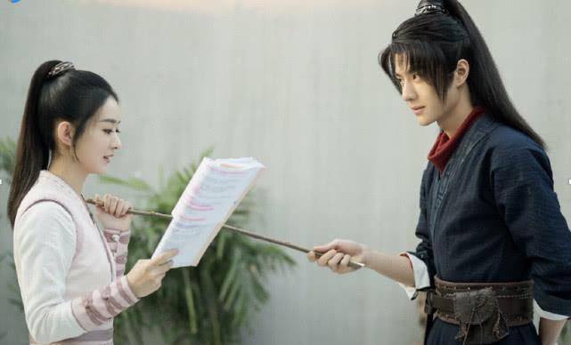 原创杨幂晒豪宅花园春意盎然养猫做饭后再添新技能网友评论扎心了