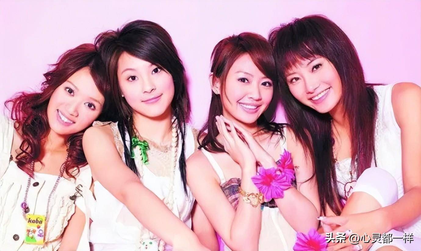 第二年赵小侨又被公司安排组成"七朵花"再度出道,就是陈乔恩也在的